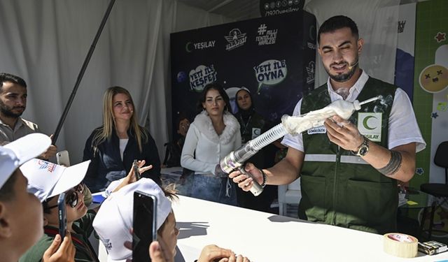 Yeşilay TEKNOFEST'te çocuklara bağımlılığın zararlarını deneylerle anlattı