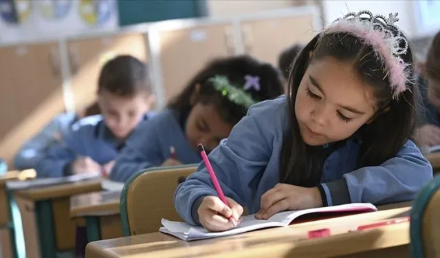 Okullarda ara tatil kalkacak mı? İlkokul, ortaokul ve liselerde 1. ve 2. dönem ara tatil kalkıyor mu?