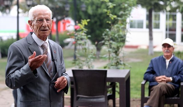 "Assolist Cemal" huzurevini şarkılarla şenlendiriyor