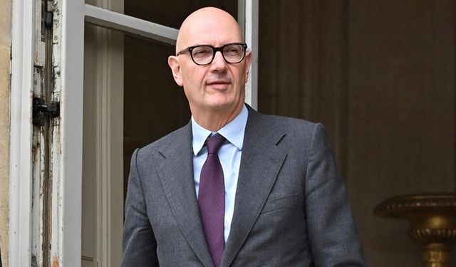 Paris hükümeti, S&P'nin Fransa'nın kredi notunu düşürmesini "sağduyu çağrısı" olarak görüyor