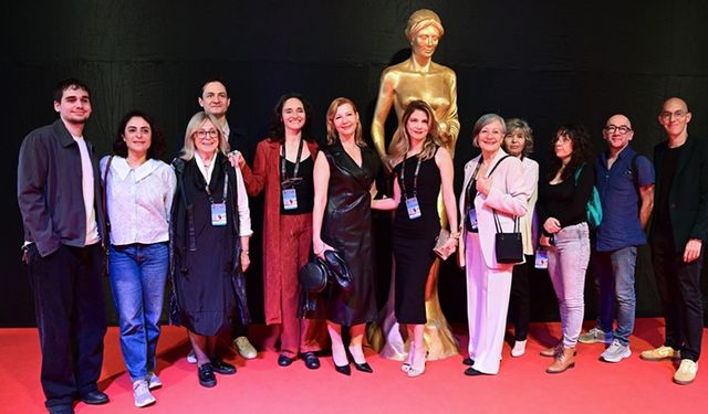 Uluslararası Antalya Altın Portakal Film Festivali'nin açılış töreni kırmızı halı geçişiyle başladı