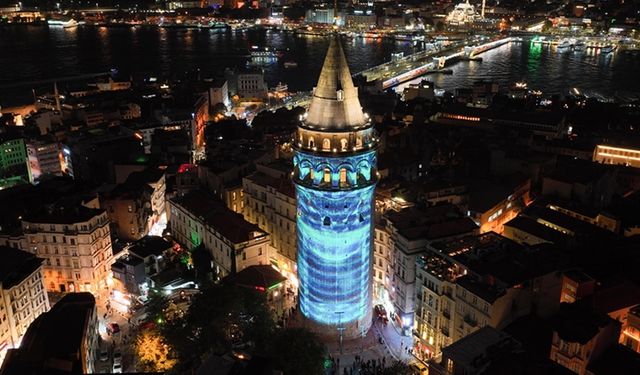 Galata Kulesi'nde artırılmış gerçeklik ile mapping gösterisi yapıldı