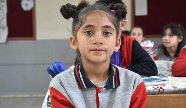 Mezranın "tek öğrencisi" Hasret, sınıf arkadaşlarına kavuştu
