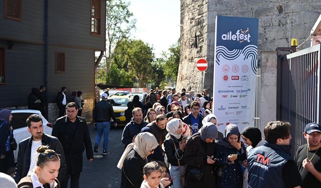 Yedikule Hisarı'ndaki "Aile Festivali" 180 bini aşkın ziyaretçiyi ağırladı