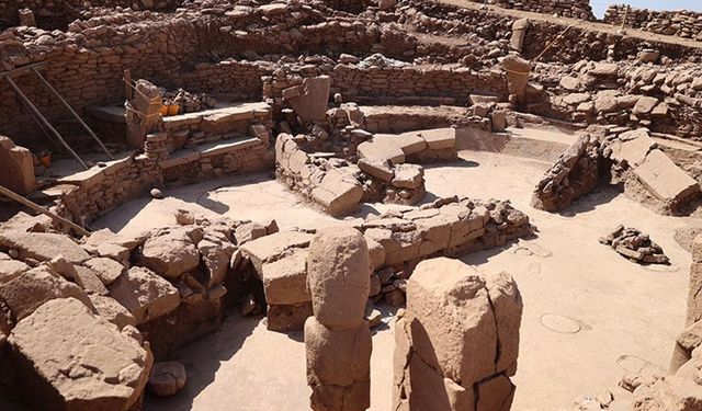 Karahantepe'de amfi tiyatroyu andıran Neolitik mimari yapı ortaya çıkarıldı