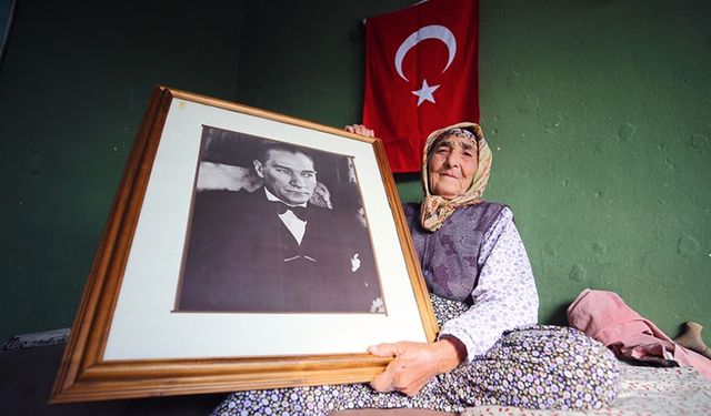 Cennet nine, Atatürk'ü çocukluğunda ezberlediği şiirle anıyor