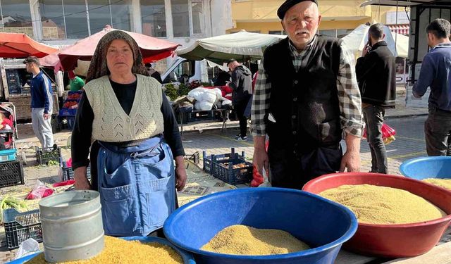 Yozgat’ta 70’lik çift 40 yıldır omuz omuza pazarcılık yapıyor