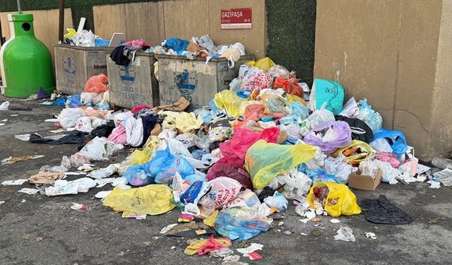 Maltepe'de 3 gündür toplanmayan çöplere vatandaşlar tepki gösterdi