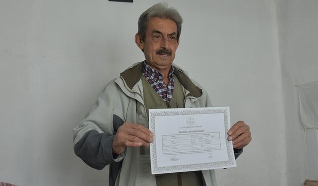 Liseyi 70 yaşında bitiren emekli, üniversite sınavına hazırlanıyor