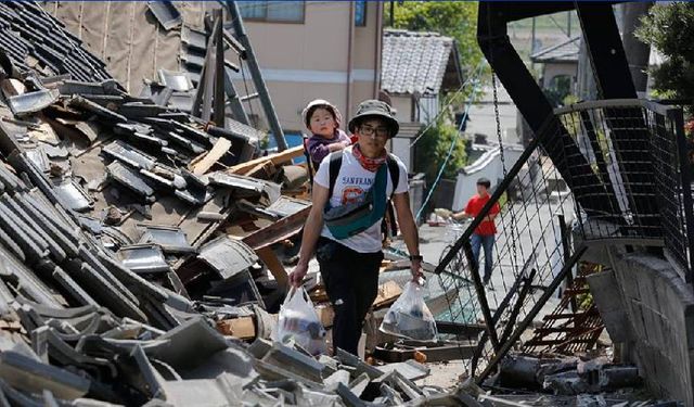 Japonya'da 7,.2'lik deprem! Tsunami alarmı verildi!