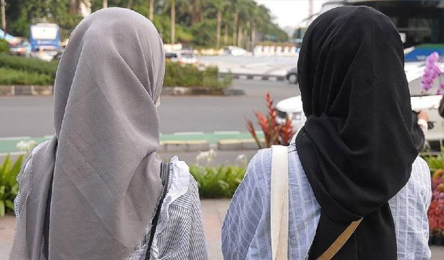 Müslümanları ayağa kaldıran karar! 14 yaş altına başörtüsü yasaklandı
