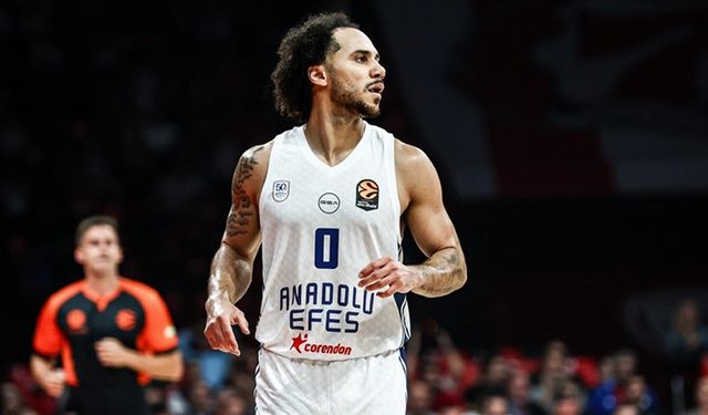 Anadolu Efes'te kaptan Shane Larkin, ameliyat edildi