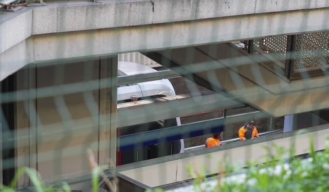 İzmir'de metro raydan çıktı