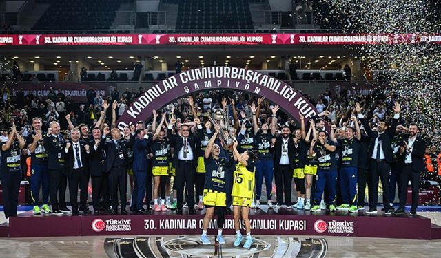 Cumhurbaşkanlığı Kupası'nı Fenerbahçe Opet müzesine götürdü