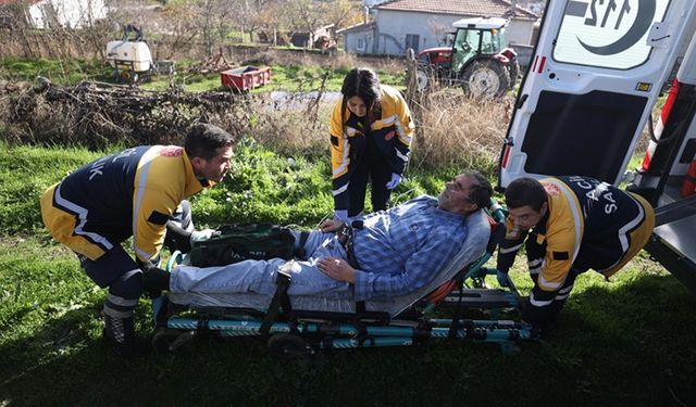 Sağlık ekipleri hayat kurtarmak için zorlu şartlarda saniyelerle yarışıyor