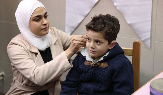 TİKA, Şam'da işitme engelli 63 çocuğa işitme cihazı dağıttı