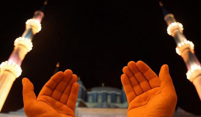 Sevdiğin kişinin geri dönmesi için edilecek dua: En etkili aşk duası