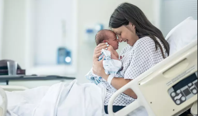 Bu yaşlarda anne olan kadınlar daha uzun yaşıyor