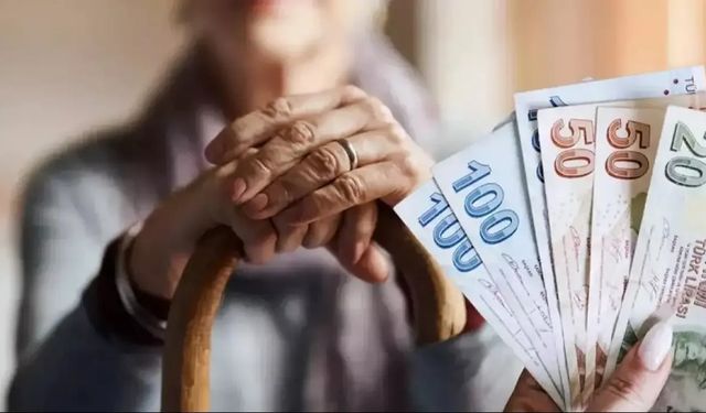 Emekliye bayramda tek maaş ikramiye mi geliyor? Muhammet Bayram’dan kritik kulis