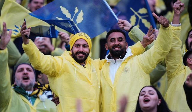 Fenerium yağmurluk fiyatı ne kadar, kaç TL? Süper Kupa finalinde dağıtılan yağmurluk satışta! Fenerium yağmurluk fiyatı