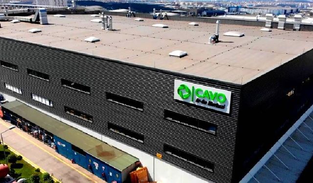 Böylesi de var! Fabrika işçileri maşı duydu başladı halay çekmeye!