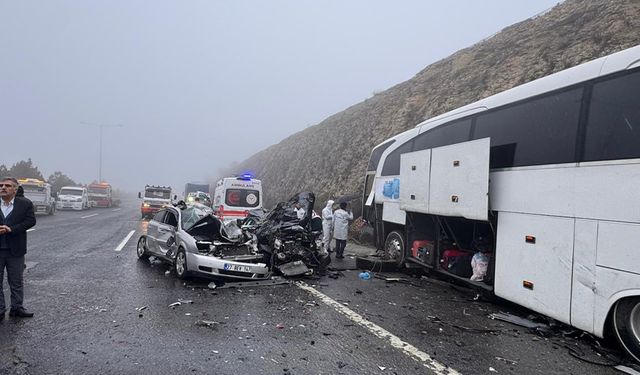 Gaziantep-Şanlıurfa otoyolunda feci kaza: Ölü ve yaralılar var