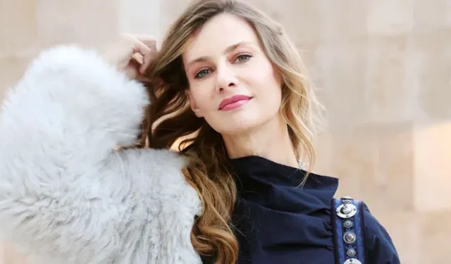 Tuba Ünsal’dan eski eşine hayat öpücüğü! Başkaları nafaka ister bakın o ne yaptı!