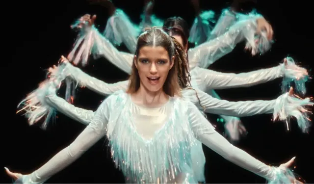 Beren Saat'le alay eden de açtı, beğenen de… CapitaliZoo 2 milyona koştu