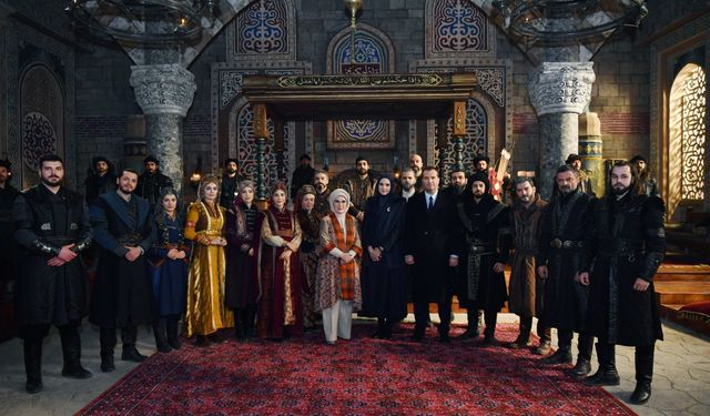 Emine Erdoğan Kuruluş Orhan setinde! Ziyaret dikkat çekti