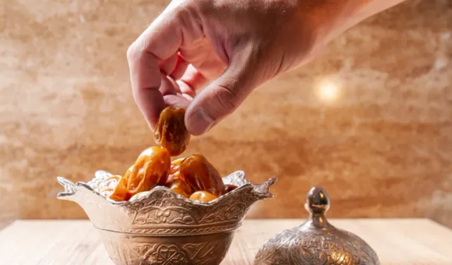 Arefe günü tatil mi, hangi güne denk geliyor? Arefe günü ne zaman, yarım gün tatil mi?