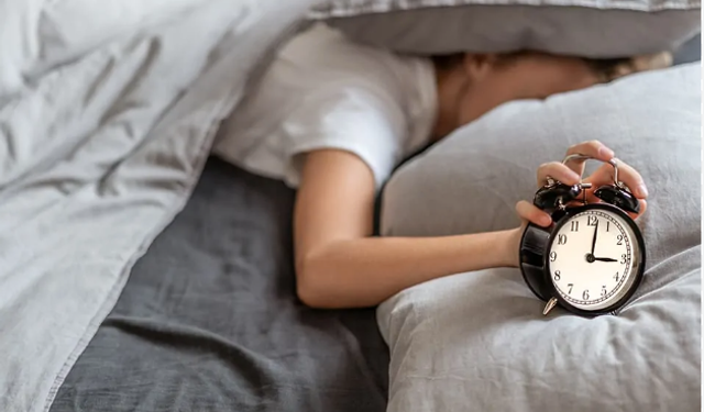 Az uyumak kalp krizi ve alzheimer riskini artırıyor