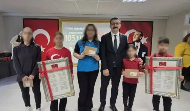 Kaymakamdan tepki çeken hediye! ‘Arapça yazılmış İstiklal Marşı’ verdi