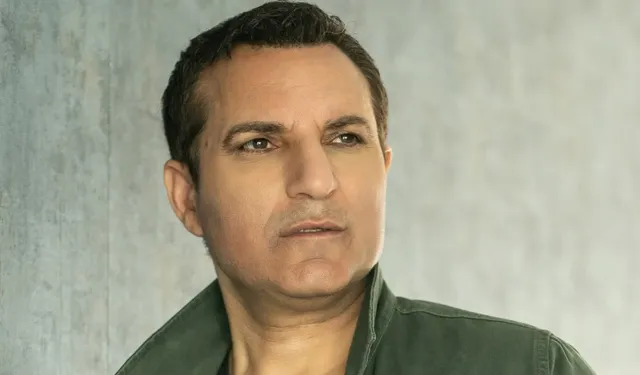 Rafet El Roman yüzüğü gösterdi! Gizli nişan ortaya çıktı