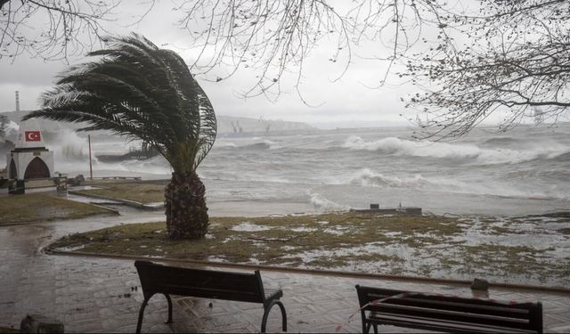Meteorolojiden sel ve fırtına uyarısı: Önce batıyı sonra tüm yurdu etkileyecek