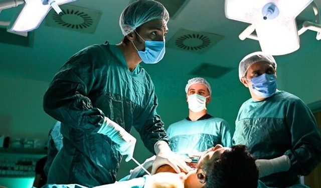 Halef: Köklerin Çağrısı’nda kan donduran sahne! Aşır ameliyat masasında