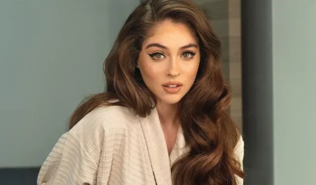 Ay bu ne? Cemre Baysel Prada galasında sınıfta kaldı!