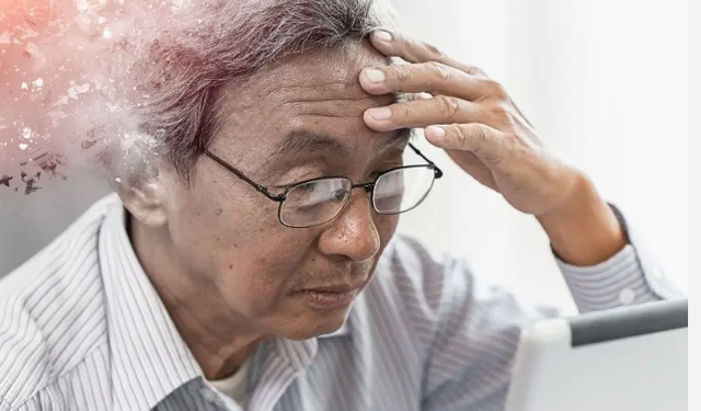 Alzheimer’da ilaç dışı devrim: Beyninizi fiziksel uyarılarla destekleyin!