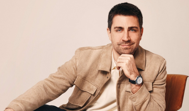 Çağlar Ertuğrul’dan yeni imaj! Marka yüzü oldu