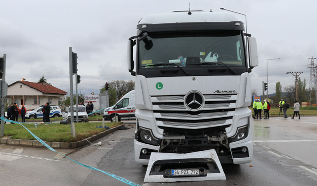 Amasya'da kavşak faciası: Otomobilden fırlayan 10 aylık bebek öldü