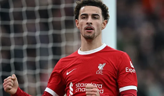 Galatasaray'la anılıyordu! Curtis Jones Liverpool'a rest çekti