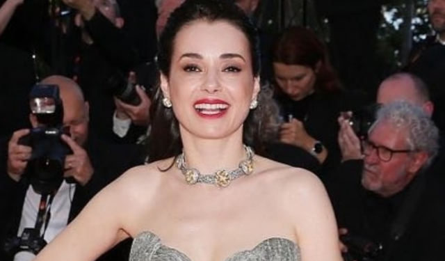 Cannes kırmızı halısında Özgü Namal rüzgarı! Zarafetiyle geceye damga vurdu