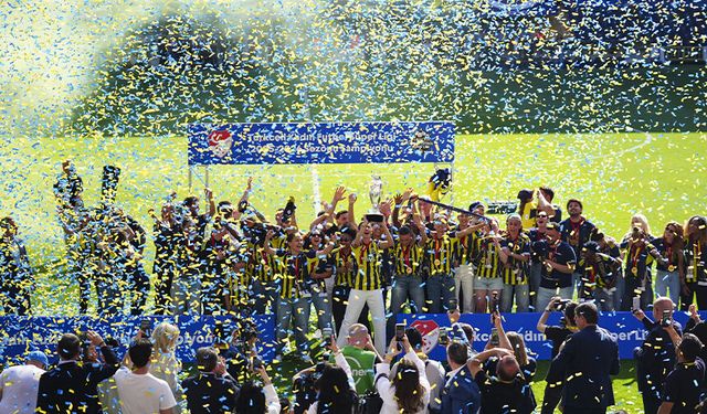 O kupa buraya gelecek dendi, geldi: Şampiyon Fenerbahçe ArsaVev!