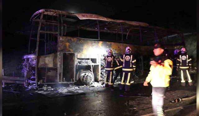 İzmir - Antalya seferini yapan otobüs yandı! 8 kişi hayatını kaybetti, 33 yaralı