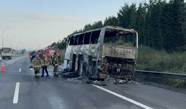İçerisinde 43 yolcu vardı: TEM Otoyolu'nda otobüs alev alev yandı!