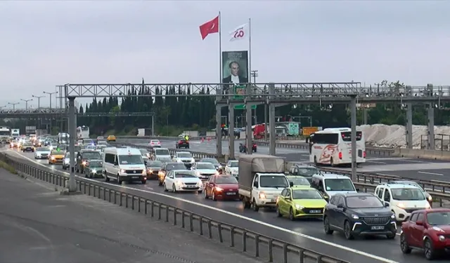 Bayram trafiği başladı! Ana arterler ve köprülerde uzun araç kuyrukları meydana geldi