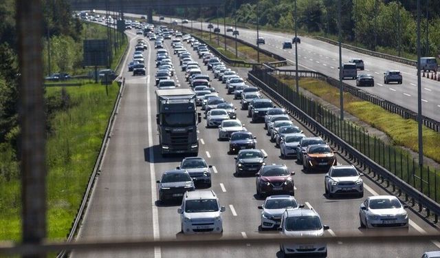 Tatilciler dönüşe geçti: Yollarda trafik yoğunluğu yaşanıyor