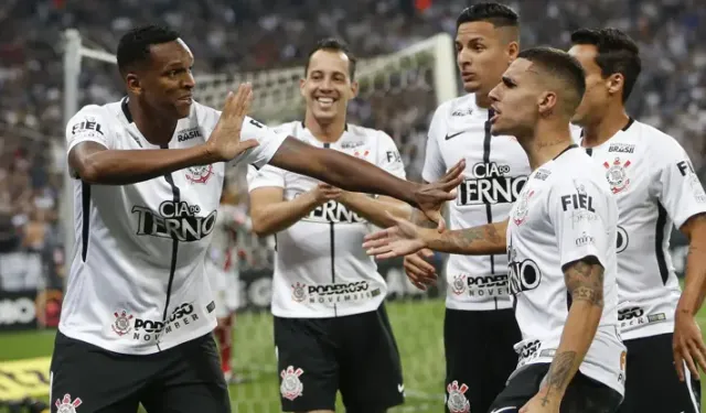 Beşiktaş ve Fenerbahçe'nin tekliflerini reddetmişlerdi! Olmayan transferler kulübü batırdı