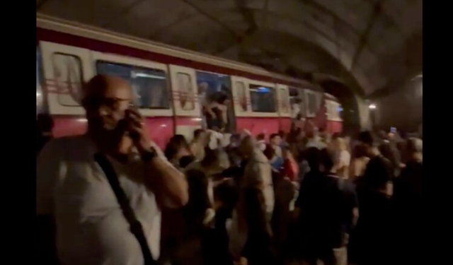 İstanbul metrosunda kaza: Kadıköy hattında seferler durdu