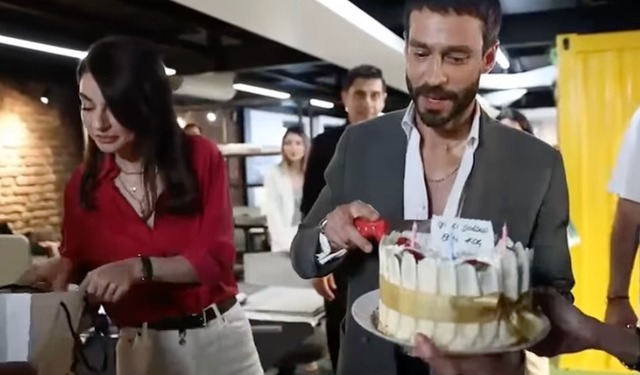 Ekin Koç'a Muhtemel Aşk setinde doğum günü sürprizi! O anlar kamerada