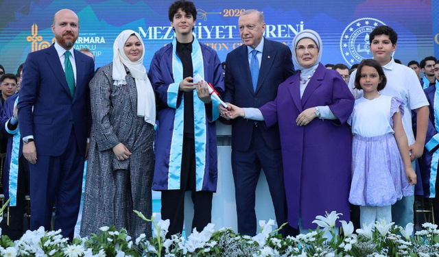 Ömer Tayyip mezun oldu! Diplomasını dedesi Cumhurbaşkanı Erdoğan verdi
